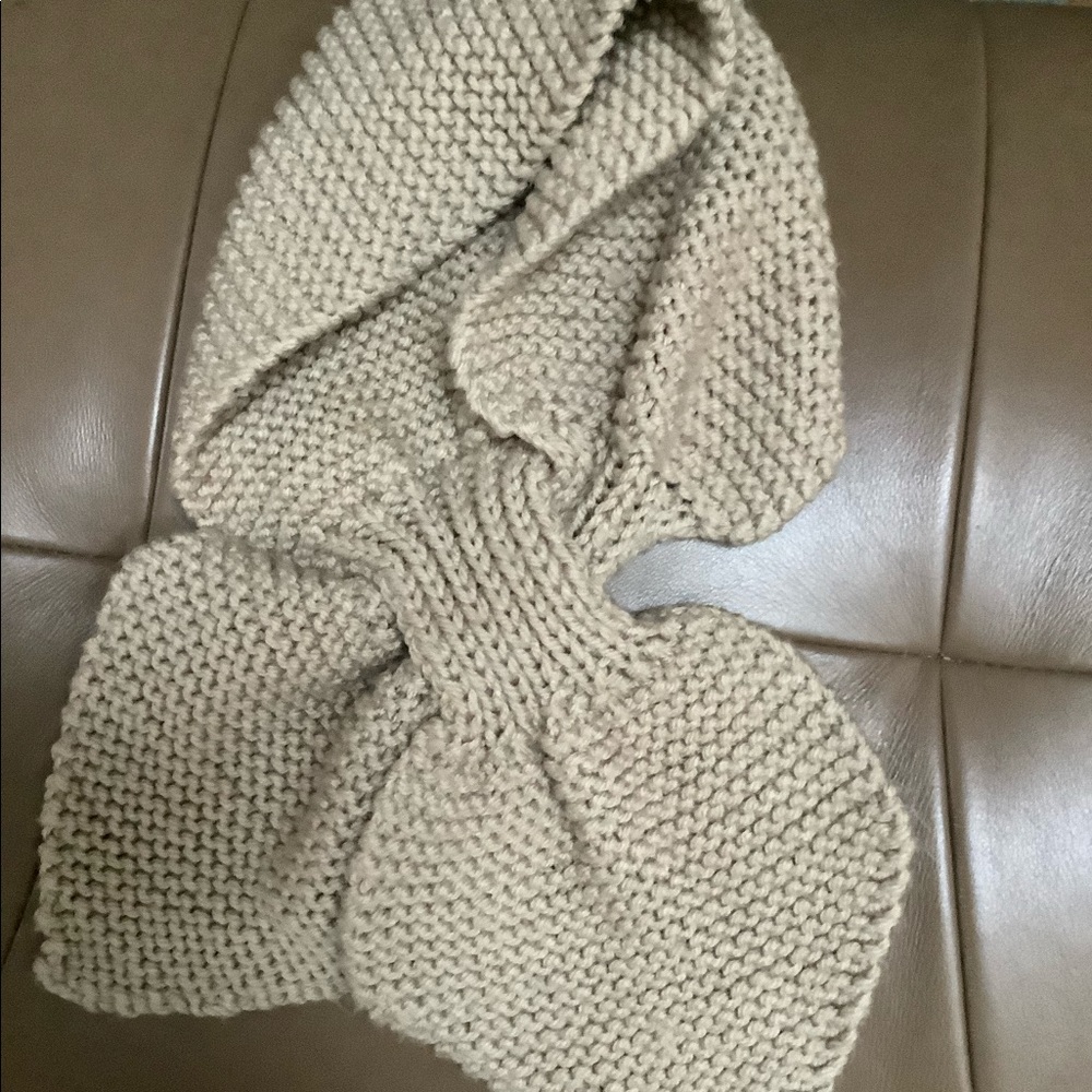 Taupe acrylic pull thru knot scarf